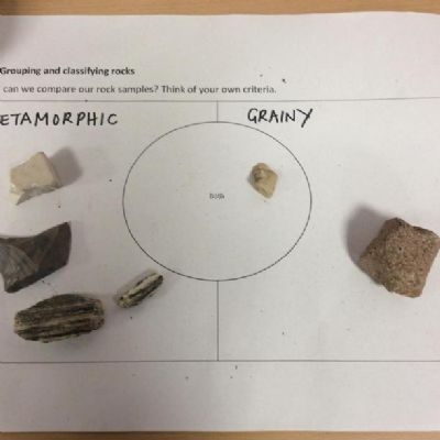 GROUPING AND CLASSIFYING ROCKS - Simon's Challenge