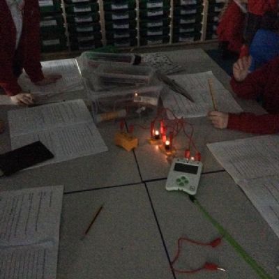 We carried out a pattern seeking investigation to see if bulbs would be dimmer or brighter when more bulbs were added to the circuit.