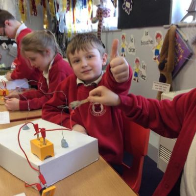 ELECTRCITIY CHALLENGE – MAKE A BUZZER GAME AND TEST THAT STEADY HAND!