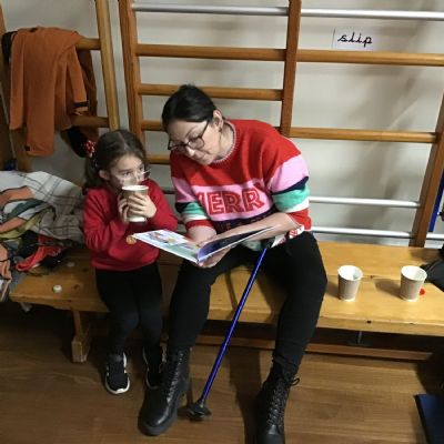 Read Around the Christmas Tree
