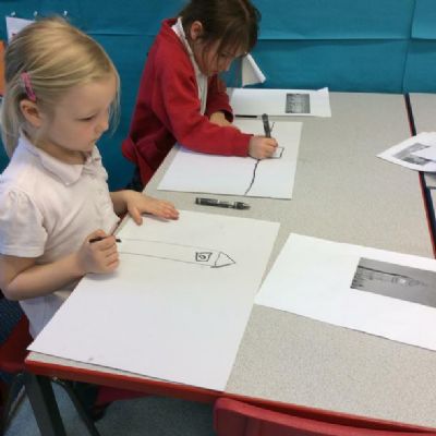 Class 4 used charcoal and graphite sticks to draw London monuments.