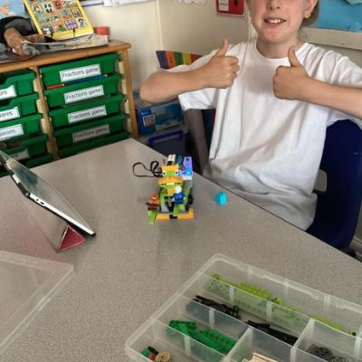 Beech class had a fantastic visit from Junior Stem Lego becoming robotic engineers.